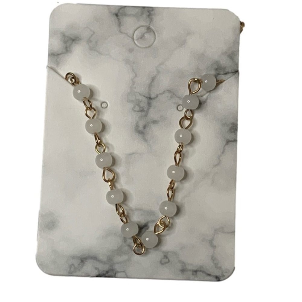 Gold pearl necklace